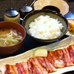 Hiyakumangoku - 当店一番人気の『豚バラ定食』。国産やまと豚を使っています。白飯最高！！