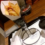 ミオ バール バルケッタ - MIXフライドポテト、揚げピッツァ、ブレンドティ