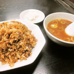 亀や - チャーハン　スープ　漬物