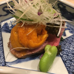 はらまさ - シャラン鴨のロースト　雲丹　キャビア　菜の花のお浸し 鴨がしっとり。柔らかいんです。生雲丹がたっぷり。菜の花とそら豆は春の訪れを感じました。