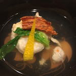 はらまさ - お椀：海老のしんじょ　くちこ ふわっとしたしんじょ。出汁も好み。くちこは出汁に少し浸していただきました。