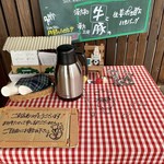 ハンバーグレストランHACHI - 外で待っている方の為の、熱いお茶…。優しさが伝わります(*'-')b OK!