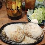扇割烹 - チーズインホワイトソースハンバーグ