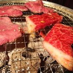 炭火焼肉　いせ家 - 焼きまーす♥️