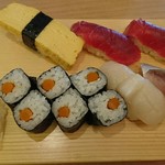 すしと天ぷら とろ一 - ゴボウ巻き、マグロ、ホタテ、サバ、玉子