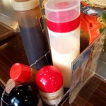 まる麺 - 卓上セッティング