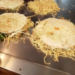 まる麺 - 焼き焼き中(^^♪