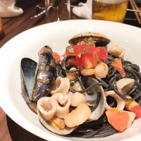 RISTORANTE Orobianco - イカ墨を練りこんだスパゲティー魚介たっぷりビアンコソース