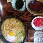 インター伊吹 - 煮込みうどん