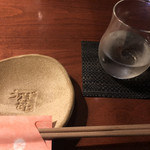 創作和食と日本酒 よねざわ - 店名入りのお皿