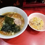 らーめん ほん田 - ラーメン＋半チャーハン