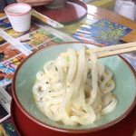 すずめ庵 - 冬場は温うどんのみなので！
      麺も少し太くなってる〜