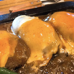 東京ミートレア GOLD　RU$H 南大沢店 - こちらはモッツアレラ&チェダーチーズハンバーグ 300g  チーズたっぷりで美味しいです！