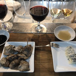 立ち呑みばっかす - 赤ワインと砂肝のコンフィ・ブルーチーズ