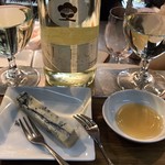 立ち呑みばっかす - KISHU(梅ワイン)とブルーチーズと蜂蜜