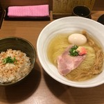 鯛塩そば 灯花 本店 - 