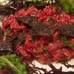 カサレッチョ - 馬肉のタルタル、冬トリュフのせ