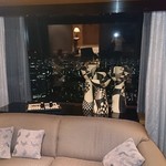 タワーズ - スイートルームのソファー
      テーブルは ケーキやお菓子やドリンクが散らかってたので、写せませんでした(>_<)