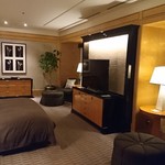 タワーズ - 広いベッドルーム