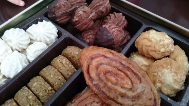 アテスウェイクッキー缶＆ミルフィユスペシャリテ 吉祥寺・アテスウェイのクッキー缶と懐かしの日々のこと【今日の