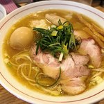 地球の中華そば - 海老ワンタン煮玉子白湯そば(麺大盛り)