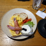 LATTE GRAPHIC - モーニングエッグウィズトースト518円、+アヴォカド162円、+ソーセージ162円