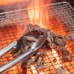 鶏料理&ワイン 鶏小路 - 名物もも炙り焼き　柚子胡椒添え