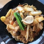 レストラン あっぷるひる - 五目あんかけ焼きそば ボリュームたっぷりです