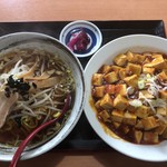 天和 - ラーメンセットメニュー 700円（醤油ラーメン＋麻婆飯）