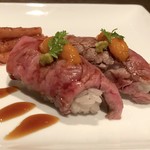 黒毛和牛霜降りサーロインの炙り握り