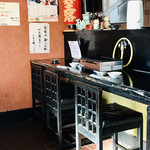 味源 - カウンターも全て予約
      定食は1人一人前まで！！と決まってるらしい