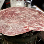 北海道ジンギスカン ちょちょ園 - 世界最大級のラムロール肉
