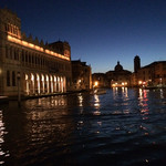 Trattoria Al Brindisi - 正面はサンシメオンピッコロ教会