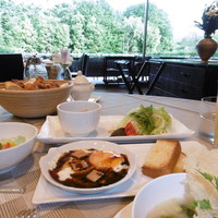 THE HIRAMATSU HOTELS&RESORTS 仙石原 - 朝食会場の窓の眺め