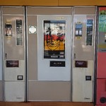コインスナック プラザ - 今では貴重な自販機三台並び