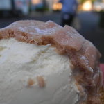 まるでアイスのような球体ホイップ