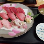 みなと市場 小松鮪専門店 - ◆「まぐろ握り」