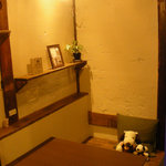 うさぎとぼく - この席はもともと押し入れがあったスペースを使って作った席でボックス席のような感じになってるの。