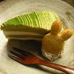 うさぎとぼく - 抹茶のクリーム、おいしい〜うさぎさん形のクッキーもポイントが高いね。