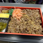 駅弁屋 - 村上牛しぐれ弁当（１２００円）