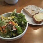 観音屋 - 【パスタランチ】サラダとパン：チーズパン旨し