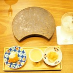 Yakitori Sada Juurou - "お通し：鶏白湯スープ・大根おろし・柿の和えない白和え"