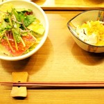 Yakitori Sada Juurou - 5串セットのサラダと小鉢（おばんざいから1人1種チョイス）