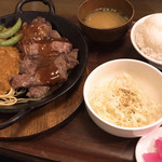 ヤムヤム - イートインで サガリ定食 デミソース