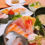 沼津魚がし鮨 流れ鮨 - レディース鮨と小丼  ¥1280-(税込)