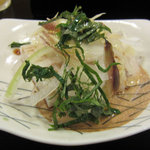 そばの家 ほりぐち - かまぼことミョウガなどの薬味