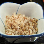 そばの家 ほりぐち - そぼろにおかかを乗せたもの