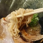 Ramen Kozou - 1901_らーめん 小僧_禁断豚麺＠890円 麺リフト。しっかりスープが絡まります