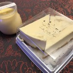 レークヒル・ファーム - プリン 280yen、レアチーズケーキ 1個390yen