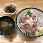 鮨 きく池 - 日替り３色丼（税込950円）
